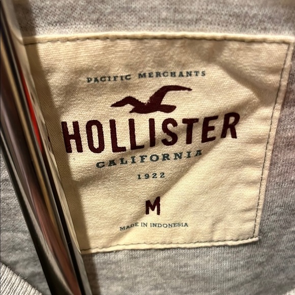 Hollister Men's Long Sleeve Tee in Gray and White - Picture 2 of 9